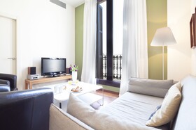 Inside Barcelona Apartments Mercat
