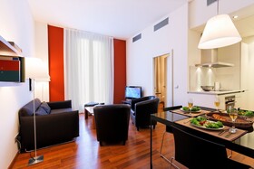 Inside Barcelona Apartments Mercat
