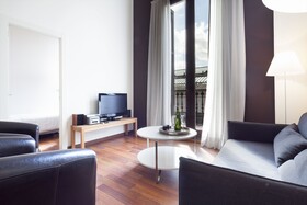 Inside Barcelona Apartments Mercat