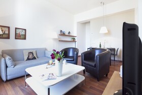 Inside Barcelona Apartments Mercat