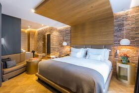 Monument Hotel