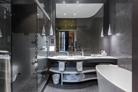 Monument Hotel