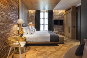 Monument Hotel