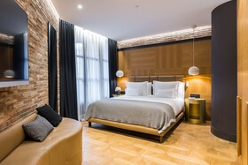 Monument Hotel