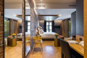 Monument Hotel