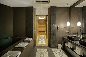 Monument Hotel
