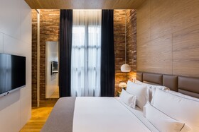 Monument Hotel
