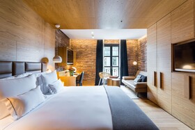 Monument Hotel