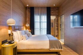 Monument Hotel