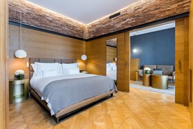 Monument Hotel
