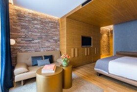 Monument Hotel