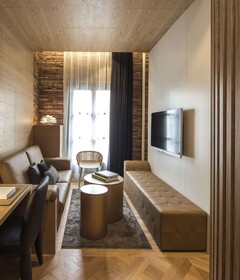 Monument Hotel