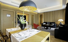 Monument Hotel
