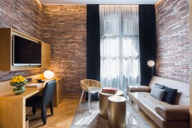 Monument Hotel