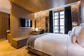 Monument Hotel