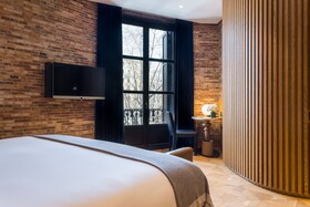 Monument Hotel