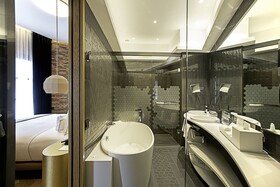Monument Hotel