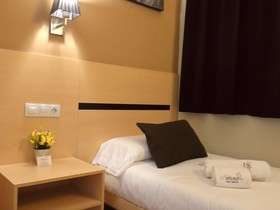 Natura Barcelona Hostal