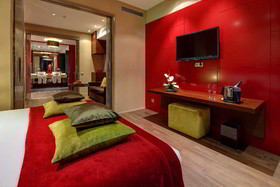 Olivia Plaza Hotel