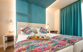 Arya Stadium Hotel