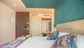Arya Stadium Hotel