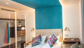 Arya Stadium Hotel