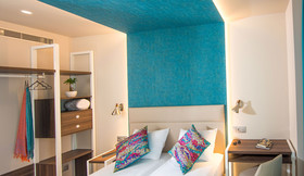 Arya Stadium Hotel