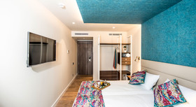 Arya Stadium Hotel