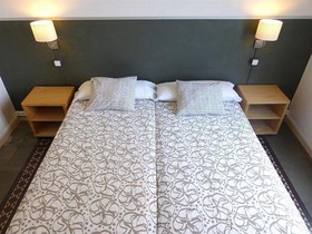 SleepHouse 32