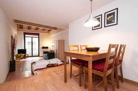 Liceu Apartments by Gaiarooms