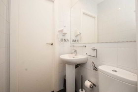 Liceu Apartments by Gaiarooms