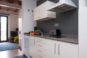 Liceu Apartments by Gaiarooms