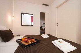 Liceu Apartments by Gaiarooms