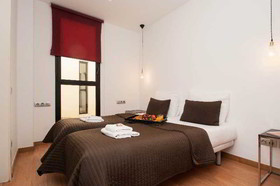 Liceu Apartments by Gaiarooms