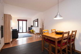 Liceu Apartments by Gaiarooms