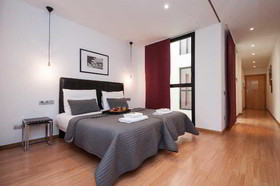 Liceu Apartments by Gaiarooms