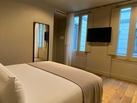 UMA Suites Barcelona Pau Claris Guesthouse