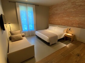 UMA Suites Barcelona Pau Claris Guesthouse