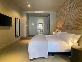 UMA Suites Barcelona Pau Claris Guesthouse
