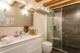 Urban District Vintage Suites