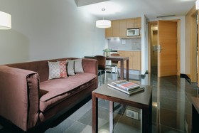 Hesperia Barcelona Fira Suites