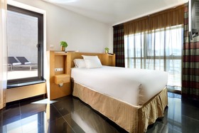 Hesperia Barcelona Fira Suites