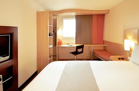 ibis Barcelona Santa Coloma
