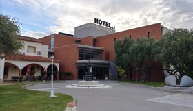 Les Torres Hotel & Hostal