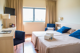 Les Torres Hotel & Hostal