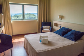 Les Torres Hotel & Hostal