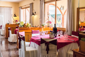 Les Torres Hotel & Hostal