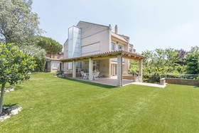 Homenfun Luxury House