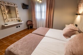 Hostal Restaurante El Bomba