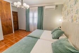 Hostal Restaurante El Bomba